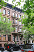 32 W 69th St Apartments