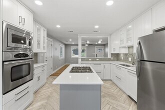 5614 Shoalwood Ave in Austin, TX - Building Photo - Building Photo