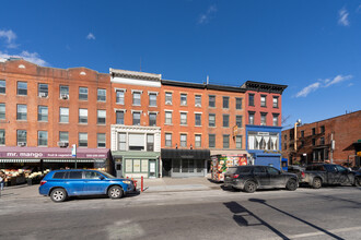 65 Lafayette Ave in Brooklyn, NY - Foto de edificio - Building Photo