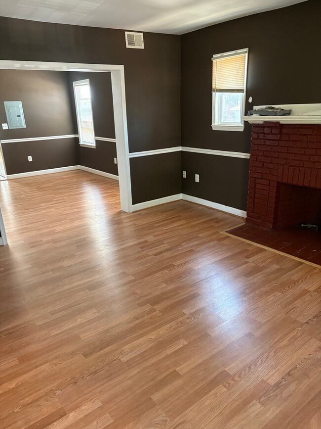 3601 Howard Park Ave, Unit 2 in Baltimore, MD - Foto de edificio - Building Photo