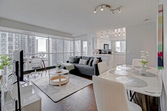 18 Yonge St in Toronto, ON - Building Photo - Building Photo