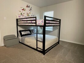 129 Garden Emerald in San Antonio, TX - Building Photo