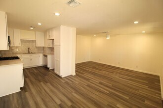 577 Thoreau Ln in Ventura, CA - Building Photo - Building Photo