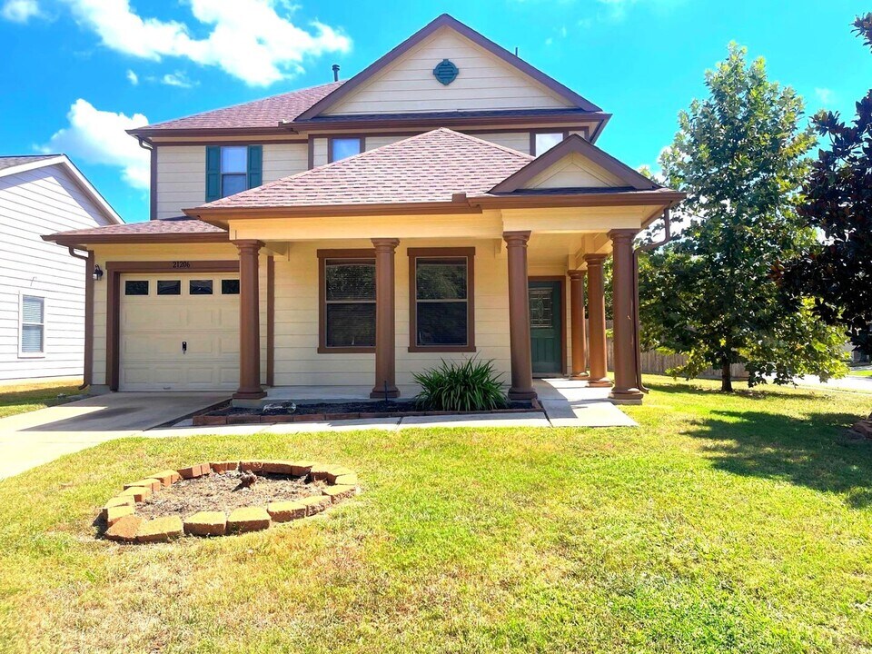 21206 Shadow River Ln in Spring, TX - Building Photo
