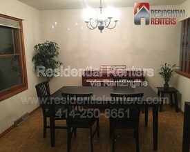 257 S Regis Rd in Saukville, WI - Building Photo - Building Photo