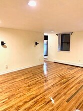 121 Grand St in Jersey City, NJ - Building Photo - Building Photo