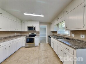 425 Monivea Ln in Roswell, GA - Building Photo - Building Photo