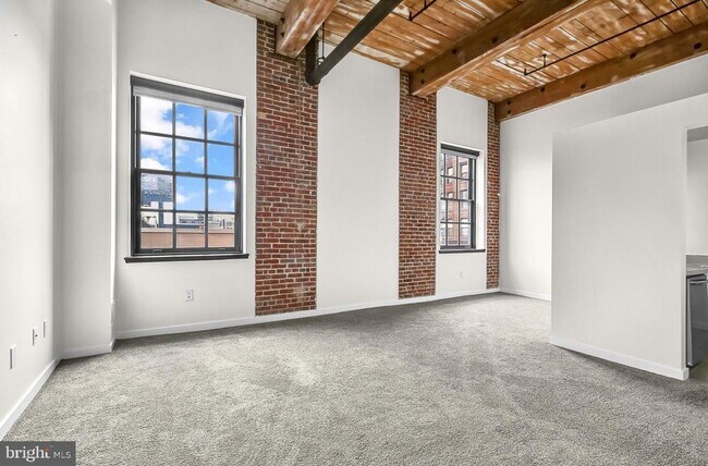 303 Vine St