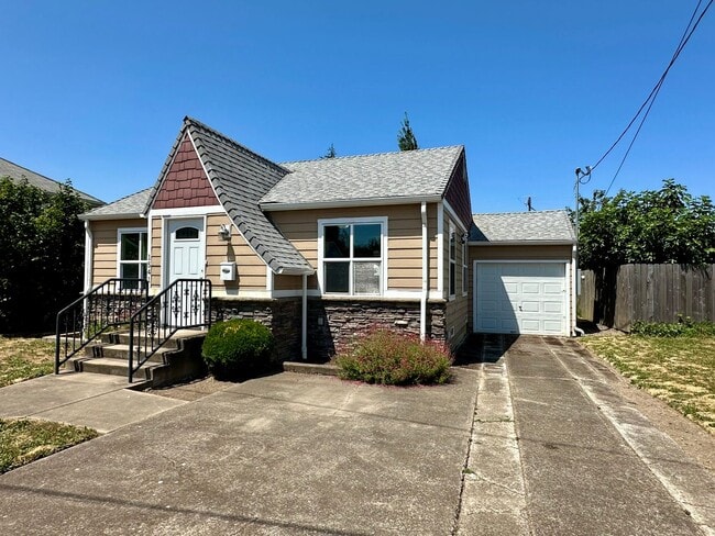 property at 1541 SE Salem Ave