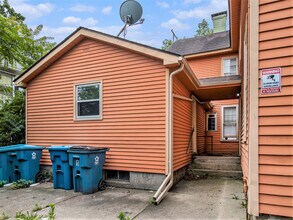310 W Vine St, Unit 2 in Kalamazoo, MI - Foto de edificio - Building Photo