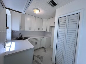 1548 Springside Dr in Weston, FL - Building Photo - Building Photo