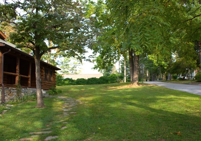 1608 Pennsylvania Ave in Hendersonville, NC - Building Photo - Building Photo