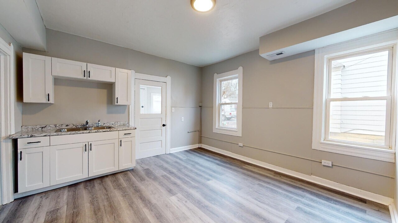 2817 Roanoke Ave in Cleveland, OH - Building Photo
