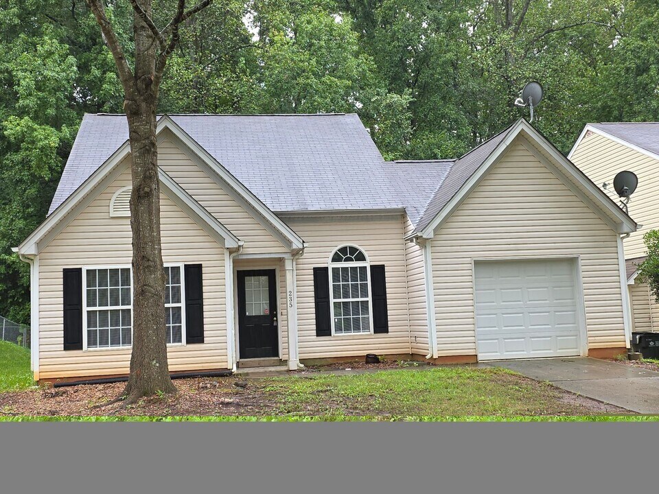 235 Winding Canyon Dr in Charlotte, NC - Building Photo