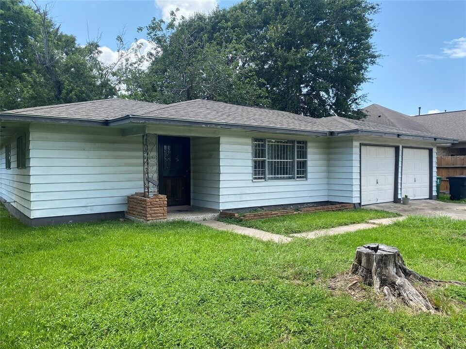 6026 Ledbetter St in Houston, TX - Building Photo