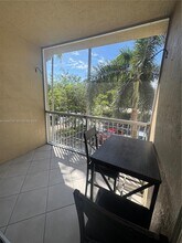 7085 Nova Dr, Unit 203 in Davie, FL - Foto de edificio - Building Photo