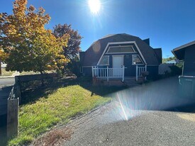 804 N 2nd St in Klamath Falls, OR - Building Photo