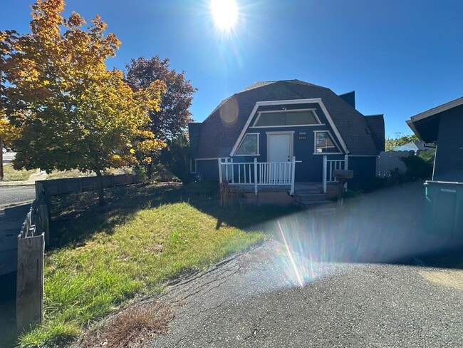 property at 804 N 2nd St