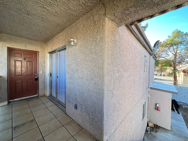 1904 Lirio Way in Las Vegas, NV - Building Photo - Building Photo