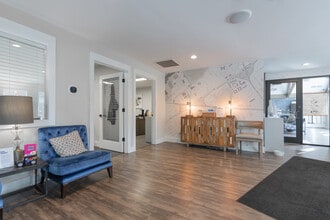 Breckinridge Apartments in Louisville, KY - Building Photo - Building Photo