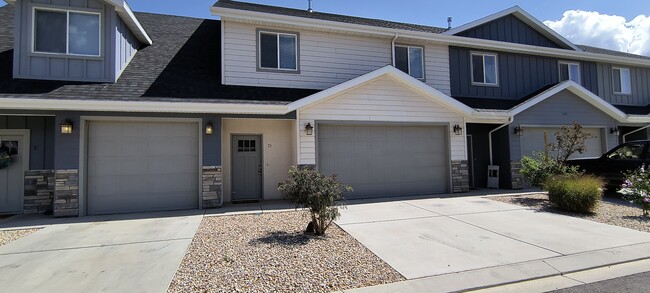 property at 1595 S Topaz Dr