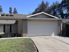 1526 Silver Creek Cir in Stockton, CA - Building Photo