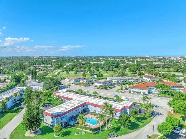 450 W Camino Real in Boca Raton, FL - Building Photo - Building Photo