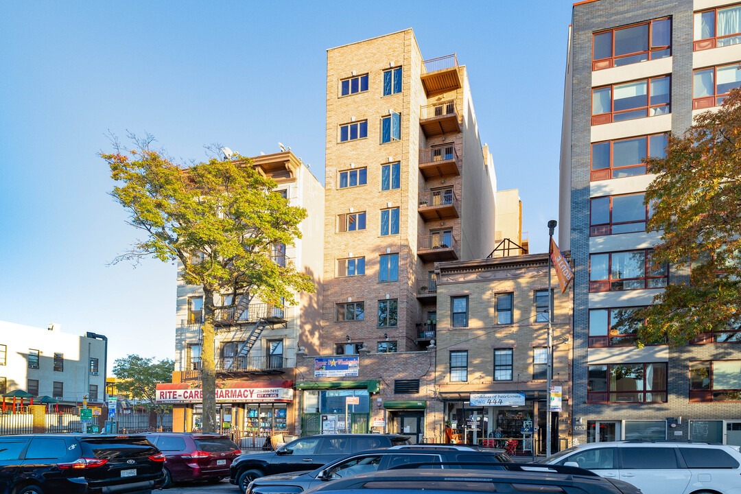 Greenwood Plaza in Brooklyn, NY - Building Photo