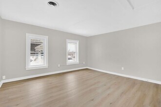 11 Russell Rd in Huntington, MA - Building Photo - Building Photo