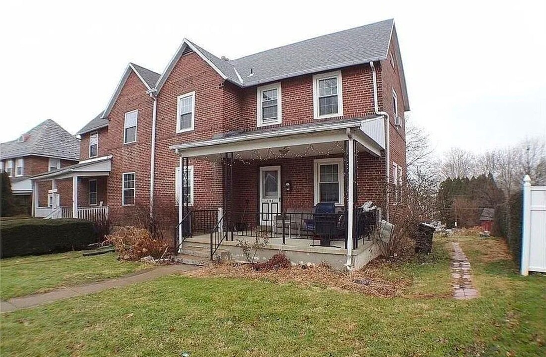 1136 Arcadia St in Bethlehem, PA - Building Photo