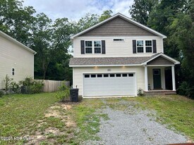 1050 W Indiana Ave in Southern Pines, NC - Building Photo