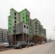 Mint Condos in Oakville, ON - Building Photo - Building Photo