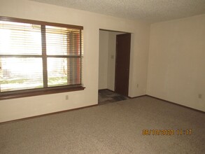 2809 46th St, Unit 2809 NW 46th Street Apt B in Lawton, OK - Building Photo - Building Photo