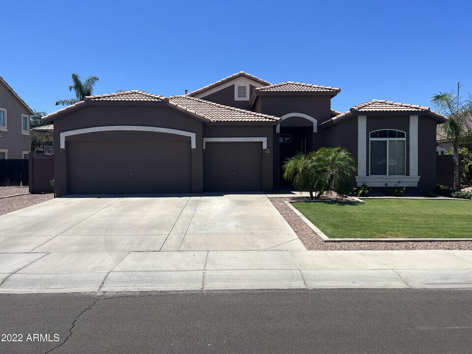 3277 E Mayberry Ave in Gilbert, AZ - Building Photo