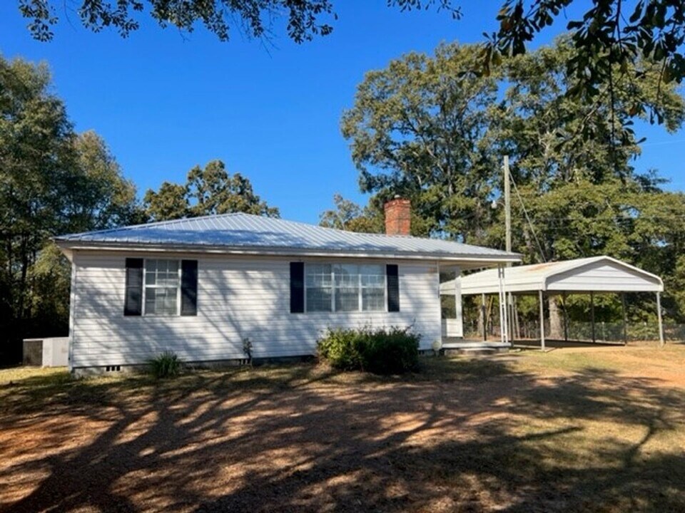1426 Edgeworth Dr E in Northport, AL - Building Photo