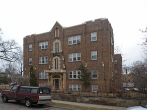 Uptown Classics Apartments in Minneapolis, MN - Building Photo - Building Photo