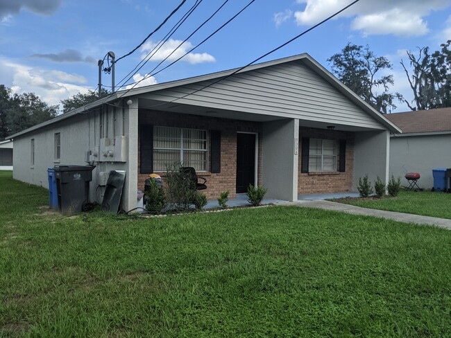 9308 Greyrock Rd, Unit B in Thonotosassa, FL - Building Photo - Building Photo