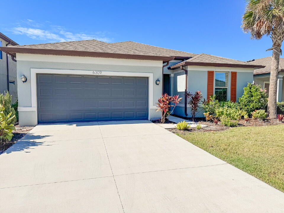 6309 Kevesta Ave in Palmetto, FL - Building Photo