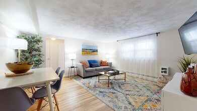 79 Chestnut St, Unit 1B in Brookline, MA - Building Photo - Building Photo
