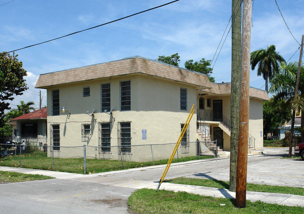 1601 NW 17th St in Miami, FL - Building Photo