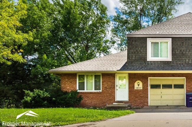 property at 1907 Crescent Dr