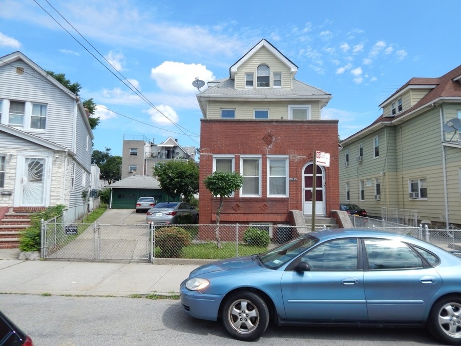 13925 87th Rd in Jamaica, NY - Building Photo