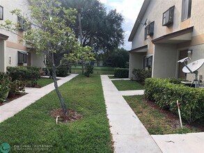 111 Gardens Dr in Pompano Beach, FL - Building Photo - Building Photo