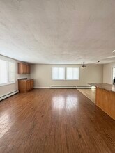 33 N Sullivan Rd in Charlton, MA - Building Photo - Building Photo