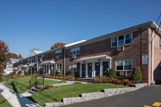 Regency Manor: In-Unit Washer & Dryer, Col... in Hackensack, NJ - Building Photo - Building Photo
