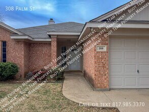 308 Palm St in Crowley, TX - Building Photo - Building Photo