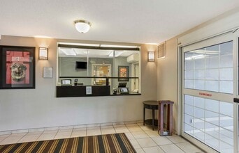 Furnished Studio-Wilkes-Barre - Hwy. 315 in Wilkes-Barre, PA - Foto de edificio - Building Photo