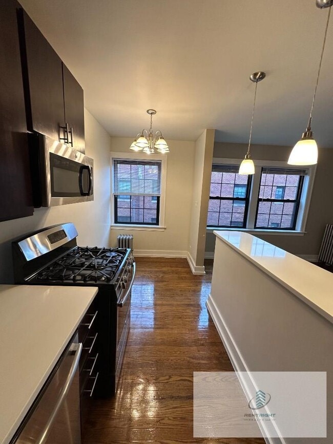 1712 W Albion Ave, Unit 1716-K3 in Chicago, IL - Building Photo - Building Photo