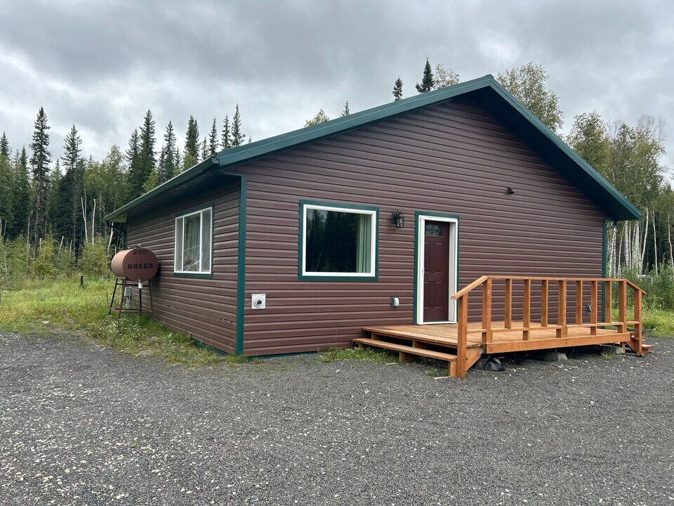 2468 Topeka Dr-Unit -Unit B (cabin) in North Pole, AK - Building Photo