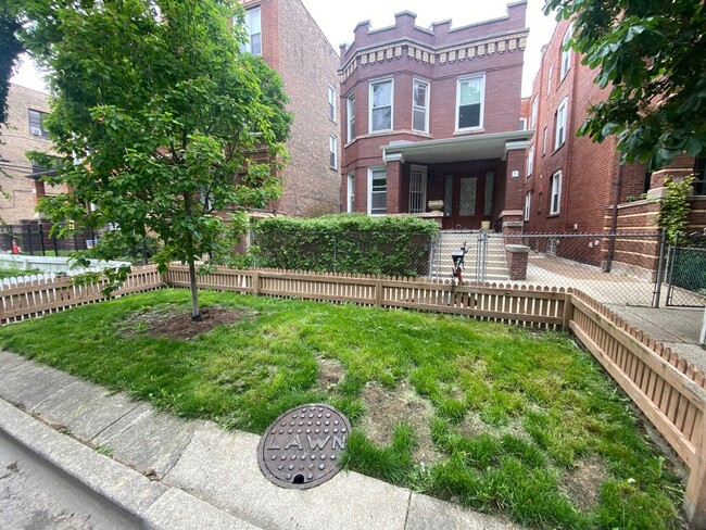 2340 W Thomas St in Chicago, IL - Building Photo - Building Photo